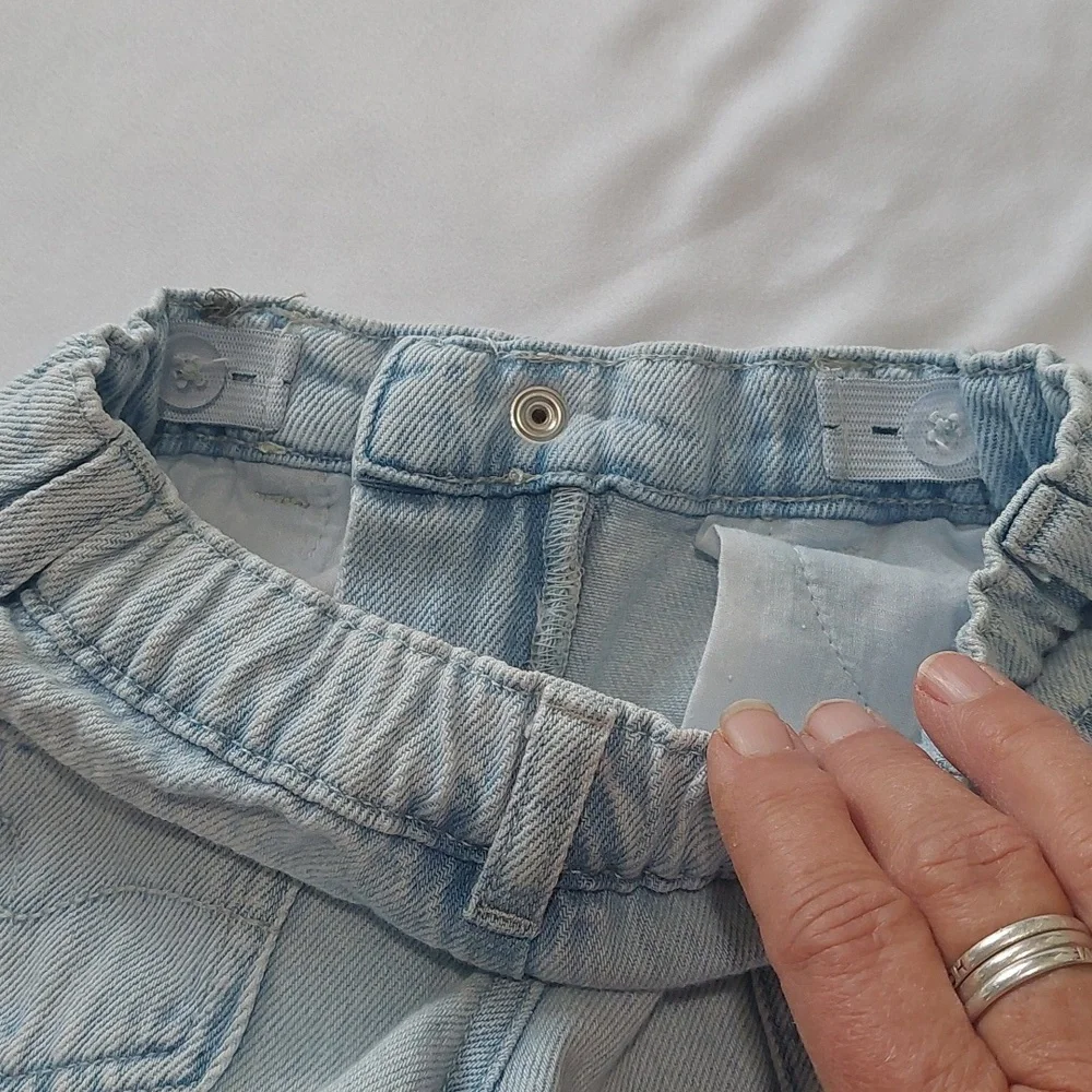 Easy Peasy Light Blue Denim Girls  Shorts with Lace Trim.Size 3T .